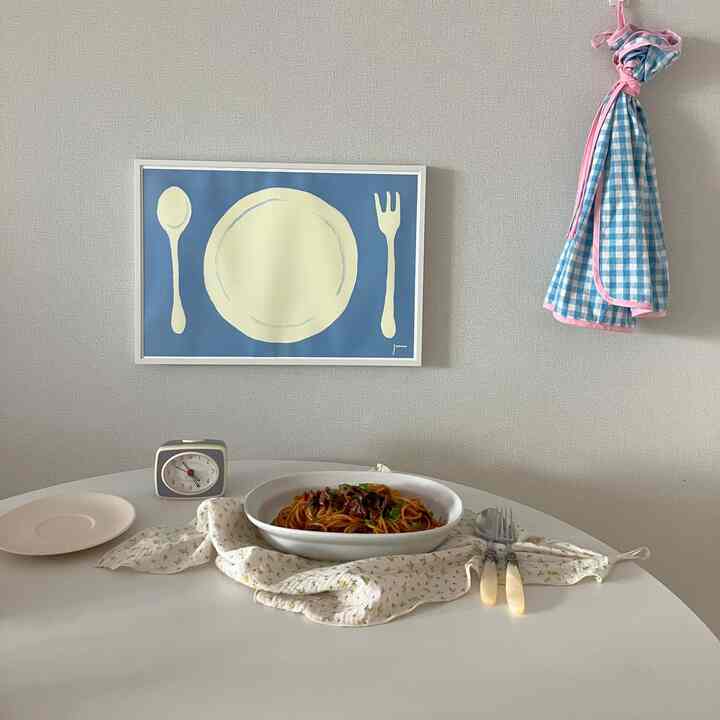 #오홈스토랑 #콘수프기록 
Sometimes I crave pasta..! No
Often🫢 
As expected, it's for 2 people!
Ah! It's not tomato sauce, but I put too much red pepper powder in it🤣
#PastaPlate #파스타볼 #파스타그릇 #홈카페 #홈카페인테리어 #주방포스터 #그럼사라 #주방액자 #주방꾸미기 #원형테이블 #원형식탁추천 #예쁜앞치마 #탁상시계 #플레이팅 #플레이팅접시 #홈카페존