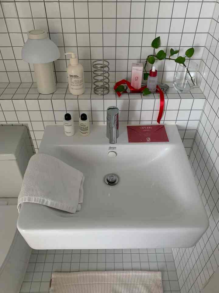 #ホテルみたいな

トイレはいつも清潔にお部屋は乾式で書くように保っています。

＃今日の家＃家の装飾＃ホワイトインテリア＃寝室の装飾＃インテリア＃家の装飾＃フランテリア＃子育てマン＃子育てコミュニケーション＃子育て日記＃ホワイトウッド＃アパートのインテリア#モザイクタイル #todayhouse #instapic #instamood #instagram