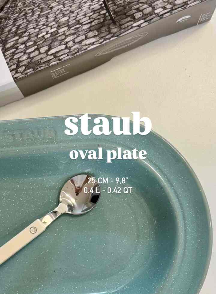 #내돈내산 #콘수프기록 #맞팔 #스타우브 #오발플레이트 #카레접시 #시에르 #커트러리 #닭구이 #와인 #staub

私の最愛のボウル
スターウブカレーボウルです！

通常、白トリュフの色をたくさん買います。
セージグリーンの色もとてもきれいではありませんか
🩵
