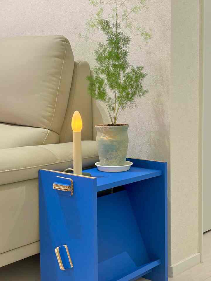 #tuuk 

Do you know about the hot paper furniture these days?
You can easily assemble it yourself, it's light, and it's cheap! 
So it's great for adding color points😊
It goes well with lighting too🤟
Today's a great recommendation! 🩵🩵

#Newlyweds #신혼집인테리어 #신혼집거실스타일링 #신혼부부인테리어 #집꾸미기 #거실인테리어 #거실꾸미기 #거실스타일링 #사이드테이블 #사이드협탁 #북선반 #종이가구 #유아가구 #tuuk #툭가구 #툭선반