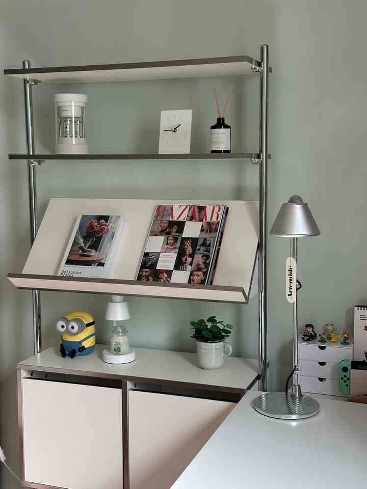 #무채색인테리어
家には木の家具がたくさんあり、無彩色です。   #홈스타일링 #딸방