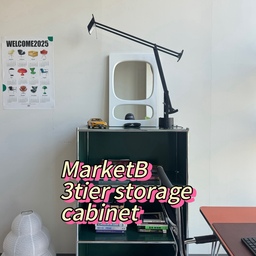 #광고 | @marketb.kr #마켓비 의 #심플리 3단 진열장을 소개해요. 제가 선택한 컬러는 #다크그린, 직접 보면 훨씬 더 고급스럽고 차분한 색감이에요.
조립도 생각보다 간단해서 혼자서도 어렵지 않게 완성할 수 있었고, 책을 채워 넣고 거울, 조명 오브제까지 올리니까… 드디어 제 재택 공간이 완성된 느낌이에요!
전체적으로 공간이 정리되면서 서재 같은 무드가 생기고,
무채색이 많은 제 방에 은근한 포인트가 되어줘서 너무 만족 중이에요.
가성비도 디자인도 늘 믿고 쓰는 마켓비… 역시나 짱입니다👏 #협찬 #마켓비 #marketb #마켓비협찬 #마켓비이벤트 
