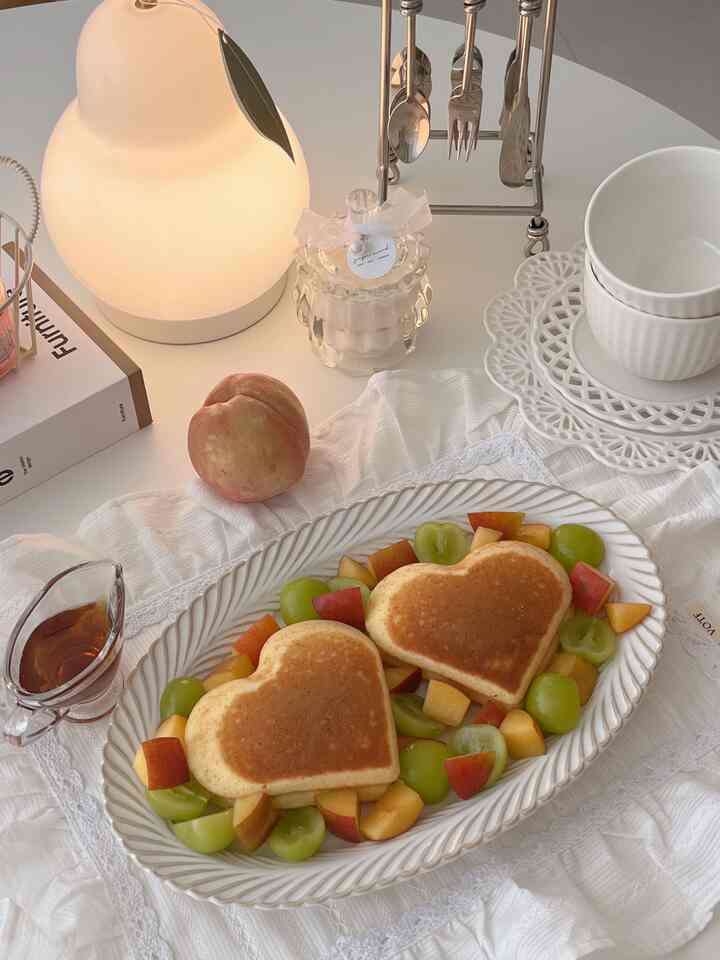#ネドンナサン #コンスープ記録

私だけがいないハートファン！ついに買いました👩🏻‍🍳
私はパンケーキから焼いてみましたが、大ヒットはとてもきれいです...🧡
本物のフィリリックを焼き、フルーツだけを全部上げました。
めちゃくちゃボールで作った気がしませんか👀

コーティングちゃんちゃんしてひっくり返りも滑らかになり、4マスと一度に複数個調理されるのでとても気に入っています！ 
卵フライも各種全種類もこれからみんなハートにします。


#トゥルクック #ハートパン #エッグファン #パンケーキ #ホームカフェ #ブランチ #ホームブランチ #プレーティング #ボウル収集家 #ホームカフェ小道具 #休暇 #夏休み

