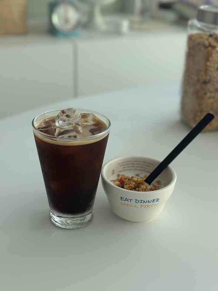 After vacation, my breakfast is a simple granola and I pour myself an iced Americanoㅋㅋㅋ😁😅
No matter how much I turn on the fan and air conditioner, our kitchen is

so hot that I can't even think about eatingㅜ

Today, I'm going to make some side dishes. It's hot, so I have to eat quickly because I only eat a little bit.

I bought beer at the mart without thinking
but my husband asked what's going onㅋㅋㅋㅋㅋ🤣

The kid is still sleeping and it's Monday morning that I started alone!

It's hot, but I'll spend it with a cool mind^^😊🧡

#Kitchen Tour #키친인테리어 #이케아주방 #이케아주방템 #오늘의우리집 #오늘장면한컷 #오늘의기록 #오늘의육아 #시리얼볼 #시라쿠스시리얼볼 #유리컨테이너 #모닝커피 #방학메뉴