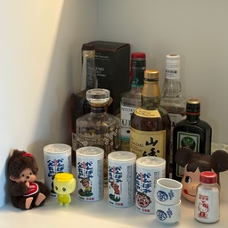 남편이 좋아하는 술이랑 내가 좋아하는 캐릭터로
홈바 꾸미기😌
어쩌다보니 일본 느낌🏮
#홈바 #홈카페 #홈바인테리어 #홈카페인테리어 #홈이자카야 #홈자카야 #몬치치 #페코짱 