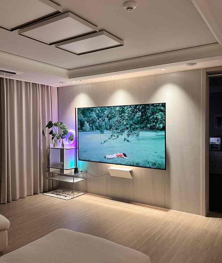 ＃製品提供
ウィズRGBIC LEDストリップとグラデーションフロア照明で空間の雰囲気が変わりました！🙌🏻
照明が好きな方だから
家にいるときは、できるだけ電源を入れる方です。
家にあった照明はみんな同じトーンの光だから、銀銀しても良かったが
ウィズ照明に会って新世界を感じてしまいました。

ウィズはフィリップス照明から発売されたスマート照明です。
Wi-Fiのみ接続すればアプリで全ての制御が可能です！

1600万色とスムーズで自然につながるグラデーション
様々な照明効果まで加わり、お好みの雰囲気を選んで演出できる点が
最も魅力的で、
コンセプトに応じて設定されている効果がとても素敵でした。

Wi-Fi接続後、WiZzアプリで楽に操作が可能で、
さらに気象、就寝など自動化機能まで設定が可能なのでこのスマートさに反しないことができる！

設置も簡単で、すべてが満足でした。
ウィズRGBIC LEDストリップとグラデーションフロア💡
こだわり照明のテクニック！ 👍🏻

しかもウィズスマートダイヤルスイッチを接続すると
ダイヤルで簡単にオン/オフ
タブボタンを活用してあらかじめ設定したカラーまで変更可能です。
もっと強くしたい！

#AD #広告 #wiz #フィリップスwiz #ウィズ #フィリップスウィズ #スマート照明wiz
＃スマート照明＃スマートホーム＃インテリア照明＃家の装飾＃ストリップ照明
＃リビングライト＃寝室照明＃照明インテリア
