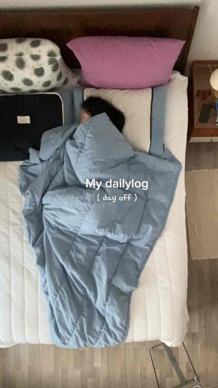 #FTC16話 #mydailylog
フリーランスで働いていて、たまに平日に休む日ができますが、外に出ると出てくるように楽しく過ごし、集順がモードである日には家で編みこんで忙しく（？）過ごします！

家事をするのが好きな方だから主に掃除してご飯を食べて洗濯して整理する、平凡な私の家順が日常を映像にしっかり押し込んでみました💗

＃新婚家の装飾＃インテリア＃ビンテージ

