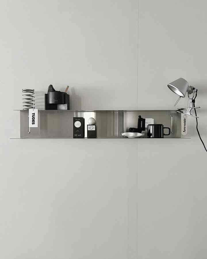 #콘수프기록 #내돈내산 

ついにつけました✨
軽くて軽い壁棚、テムカンで半身盤の 
三万ウォン台で購入しましたが、 
ねじがないことがありましたか？ ㅋㅋㅋㅋㅋㅋ
壁の棚だけが喧嘩してきたので、少し驚きました。 
とにかく結果は満足です！
一見の誤差も許さない鋭敏な私のため 
位置を決めると、腕がボロボロになりました。  #벽꾸 #스텐선반 #선반 #선반인테리어 #홈카페 #홈카페인테리어 #쇠템 #쇠테리어  #homeinterior #homecafe #coffeestation #homestyle  #homedecor #homedesign #interiordesign  #livingroomdesign