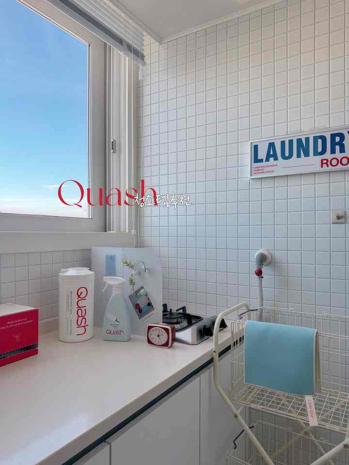 #クリーンテム   

定着 #Quash 3種 🩵♥️ 


⋆オールインワンクリーニングクリーニングロールティッシュ🧻
キッチン、バスルーム、ハンドルなどの家のあちこち
一枚にすばやく芽 - 衛生とスタイル
同時に手に入れることができます。
⠀

⋆スティッキー粘着式清掃布🧽
床のほこり、髪のスワイプエンドプレート王！
モップのように湿らせず快適にピッタリ！
⠀

⋆ガラス洗浄剤＆タオルセット🧴
鏡、ガラス窓、シャワーブースに一度振りかける
うん！タオルまでセットなのでコスパ最高です🫧

⠀
⠀
＃サリムサル＃コンスープ記録＃ランドリールームインテリア＃ランドリールームの整理
#洗濯バスケット #洗濯バスケット #清掃品 #清掃用品 #洗濯機 
＃フォトインテリア＃フォトフレームポスター＃ランドリールーム収納＃ランドリールームタイル
＃洗濯物＃ガスレンジガード＃ミッドセンチュリーモダン＃ミッドセンチュリー 