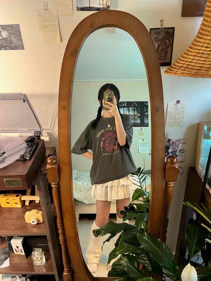  #원목 #원목거울 #원목인테리어 #ootd #앤틱소품 #앤틱가구 #옷 