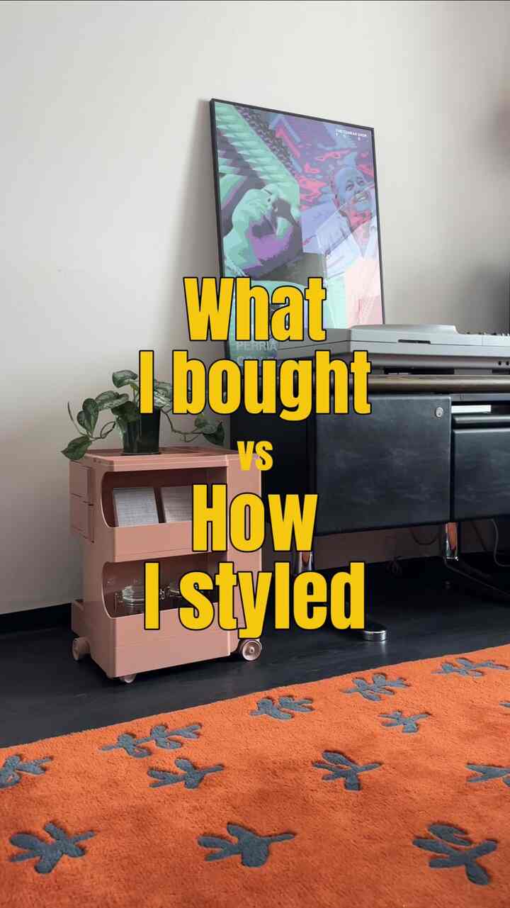 What I bought vs How I styled 🧞‍♀️

収納も寛大で軽く移動できるアイテムを探して発見したモビートロリー！

コーラルライト私はピンクカラーで豪華でレトロながらモダンなデザインなのでスタイリングにもいいですよ。ディスプレイとして活用したり、寛大な収納スペースで実用性まで加えました🤍 

赤ちゃんのおもちゃを整理するのにぴったりなのでホワイトカラーやグリーンカラーでもう一つ連れてくるか悩んでますよ

🏷️ベストリビング|モビー回転引き出し収納2段キャビネットトロリー

映像の中のトロリーは今日の家でしか買えない単独アイテムです！私のプロフィールリンクをチェックしてください😉

@todayhouse  #오늘의집 #모비트롤리 #트롤리 #수납함 #수납정리 #캐비닛 #베스트리빙 #포인트아이템 #홈데코 #선물추천1 #midcenturymodern #livingroomidea #decorinspo