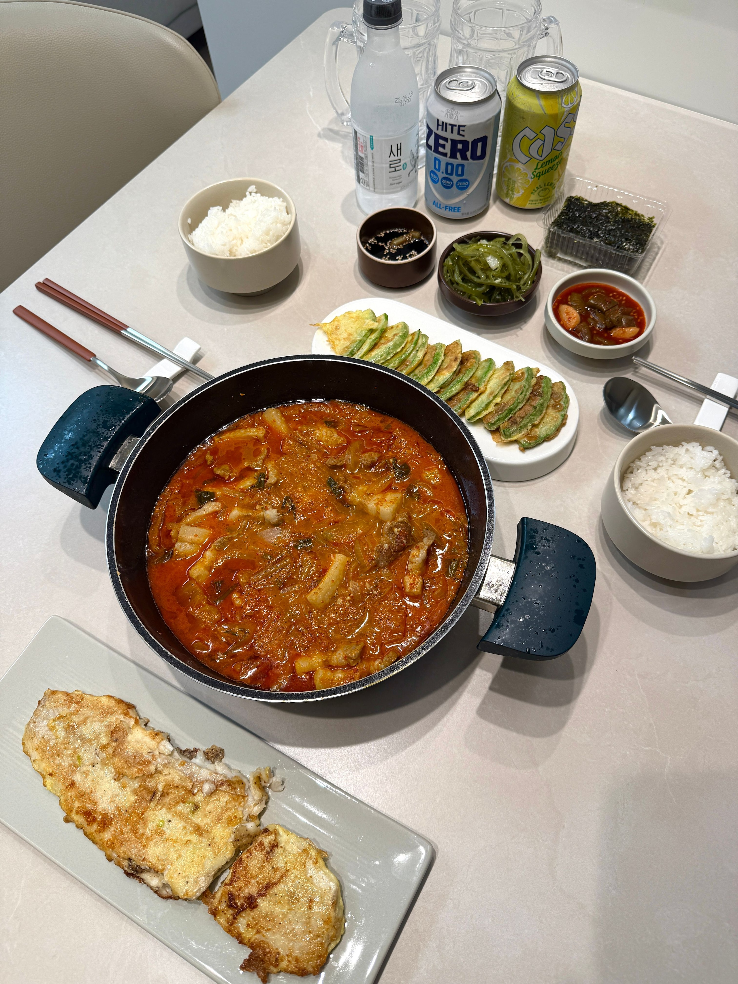 Ceramic Sauce Bowl with Wooden Tray Set user photo