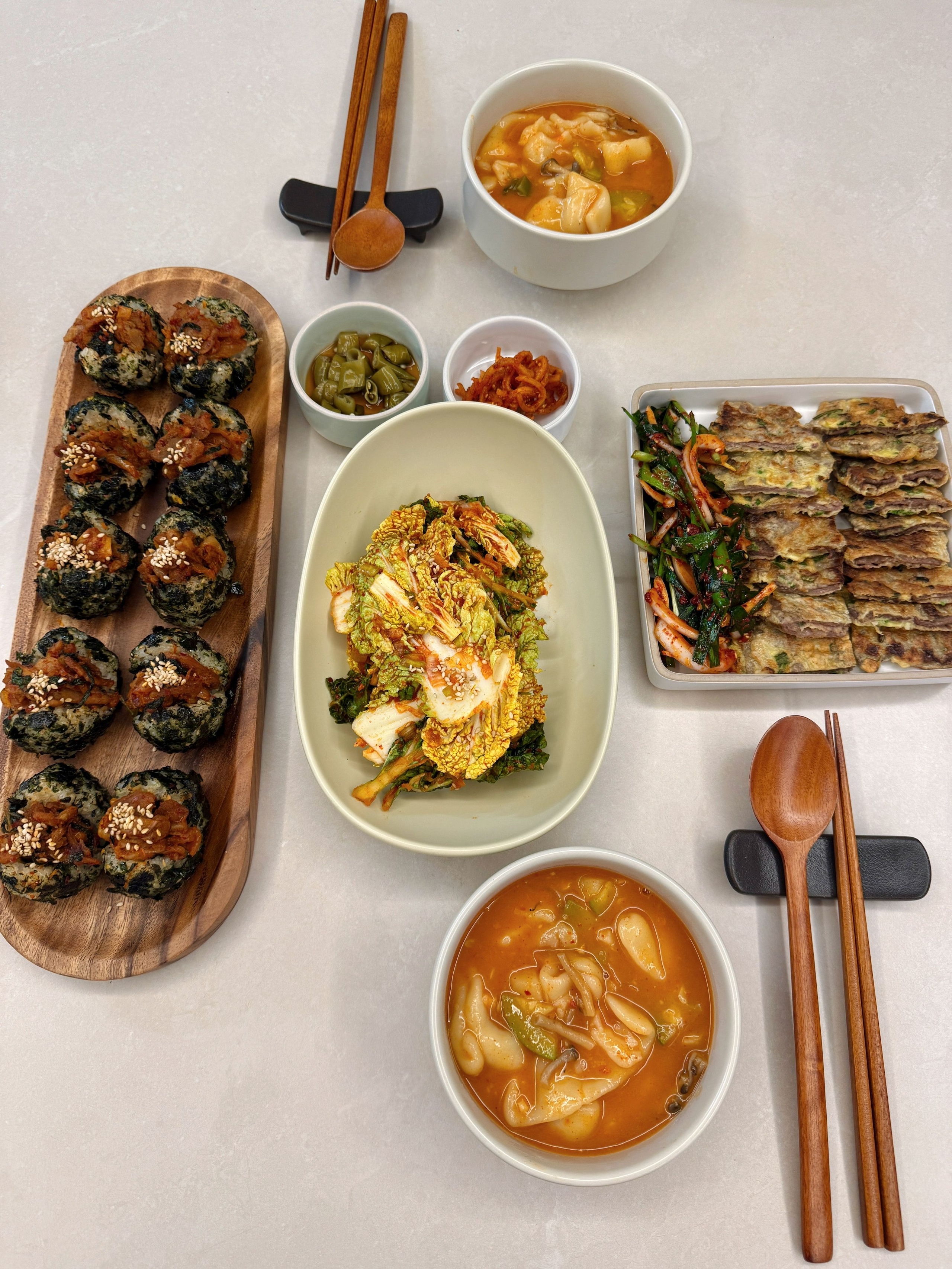 Ceramic Sauce Bowl with Wooden Tray Set user photo