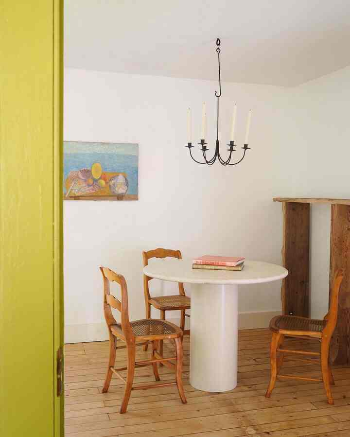 Garis-garis bersih, nuansa nyaman. Sesuai seleraku. #DiningRoomStyle
kredit: @enyleeparker