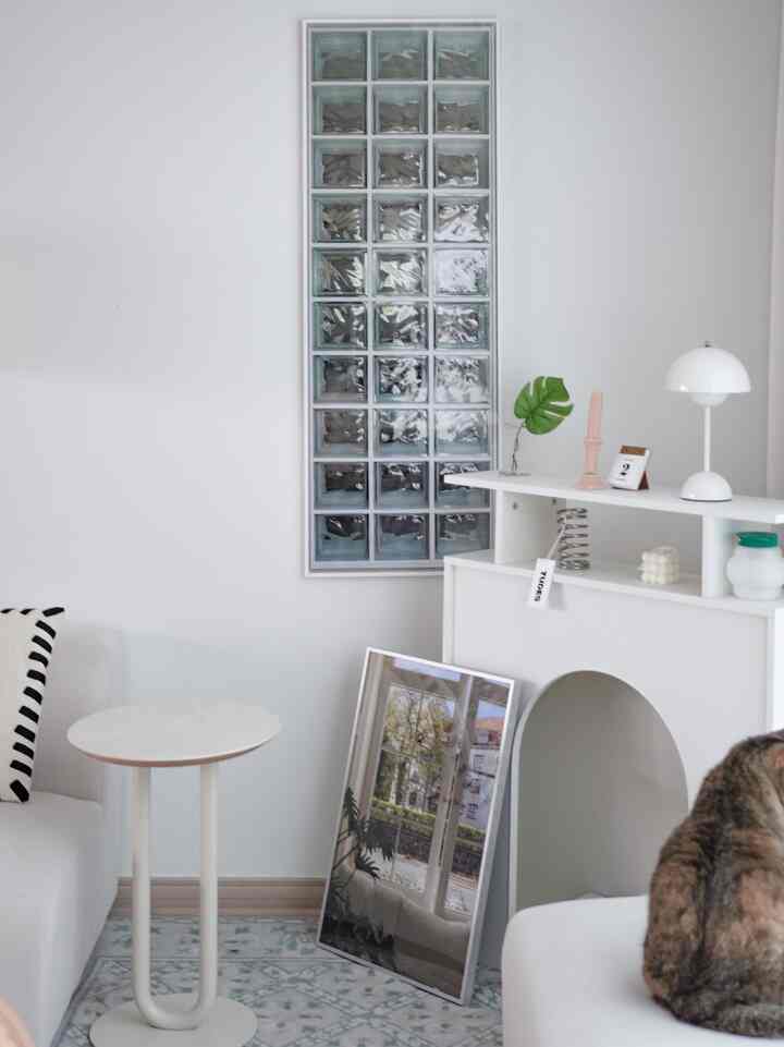 It's been cloudy for days,
but I find myself sitting on the living room sofa, gazing at the picture frames on the wall,
and finding a moment to calm my mind.

The glass-block-style poster,
even without any actual light,
creates the illusion of light reflecting off the window,
making the space look much brighter.

In the bedroom, I have a minimalist abstract framed painting,
and a single yellow circle adds a subtle, warm touch.

On the wall next to the sofa, I have a landscape poster shaped like a window.

The previously claustrophobic view feels a little more open.

These carefully selected frames,
one by one,
now provide the most comforting moments of the day.

#OurHomePursuit #오늘의우리집 #콘수프기록 #감성인테리어 #인테리어포스터 #포스터액자 #감성액자 #그림액자 #홈스타일링 #집꾸미기 #거실인테리어 #침실인테리어 #미니멀인테리어 #무드있는공간 #액자인테리어 #공간연출 #오늘의집 #오늘의집스타일링 #내추럴인테리어 #홈카페감성 #감성집꾸미기