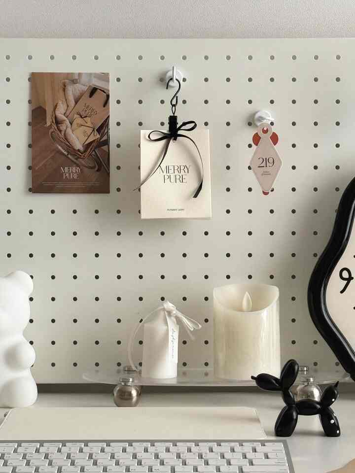Minimalist desk area with a white-toned background and neatly arranged accessories, featuring stylish objets in a clean setup