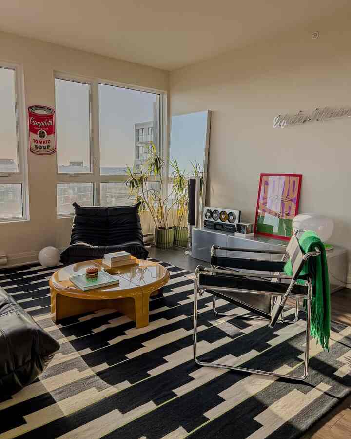 Afternoons that feel like a movie scene.
No rush, just vibes..

Credit: @mister_minimalist.

#HomeAesthetic #InteriorVibes #DesignLovers #RetroModern #ApartmentInspo #HomeMood #LivingRoomGoals #RoomAesthetic #InteriorDesignDaily #ModernRetroDecor