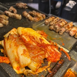 #내돈내산 
#콘수프기록 
#하남 미사 내돈내산 삼겹살 맛집, 하남돼지집 본점에
다녀왔어요
같은 맛인데 왜 본점의 맛은 다를까요^^
폭탄계란찜의 매력과
옛날 도시락은 어쩜 좋아요
마지막에 김치말이 국수
그냥 말모예요
맛있어서
함께 하고픈 맛집
하남돼지집 본점  삼겹살 맛집으로 강추해요^^
각 지역에 하남돼지집 직영점도 많은데
맛있는 지점  우리 오친님 추천해주시기예요🥰🥰
맛있는 주말 되세요~
#맞팔환영  #맞팔소통  #맛집탐방  #맛집투어  #하남돼지집
