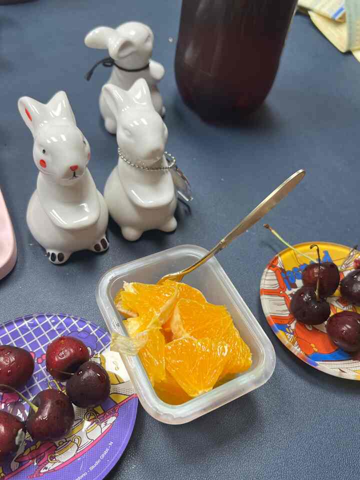 ＃夏のデザート＃コンスープ記録＃
＃ジブリガラス皿＃ジブリ食品ガラス皿
＃チェリー＃オレンジ＃キウイ
#夏フルーツ
#ロイヤルアダリ皿 #ロイヤルアダリケーキトレイ
#サブモカスプーン
#ハートフォーク
#クイング冷蔵庫 #冷蔵庫いっぱい飲み物

真夏のデザート何がありますか^^夏の果物を食べる〜
簡単な果物でビタミンを塗る
チェリーは5つずつです。
あんなに別の皿に指定してくれれば夫も食べますよ〜私よりそれではもっと早く食べます。
とにかく食べなければ終わりです。じゃあちょっと私が食べたくない時二人もいるよ。
桜とオレンジはとても味がありました^^ 
ジブリ映画からの食べ物を食べるシーンで作られたジブリのガラス皿に盛って食べるのでもっとおいしいです。
我が家真夏デザートの主人公は実は冷蔵庫いっぱい入っているお酒と飲み物です。
ㅎㅎいつも涼しく作ってくれるとても良い酒蔵です。
夏が心配ないですね。エアコンを入れてビールを一杯飲みましょう~~