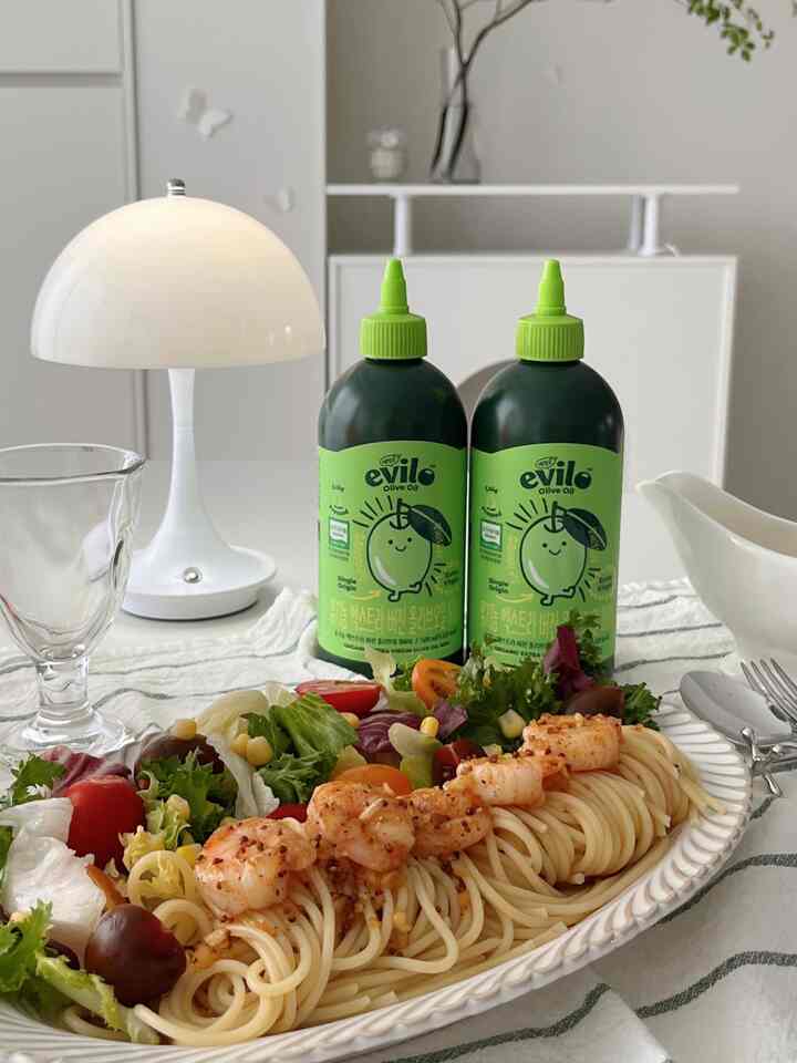 #오홈스토랑 #콘수프기록

夏に似合うサラダパスタを作って食べました:) 
一度にソースたっぷり作って残ったものを冷蔵庫に入れておけば
一週間くらいは手軽に作って食べられますよ  #샐러드파스타 #홈스토랑 #플레이팅 #홈카페 #식탁 #거실인테리어 #소통 #맞팔 #선팔

