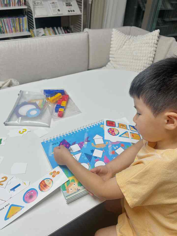 #여름방학일기チャレンジ

水遊びだけだった休暇-
黒く燃えた肌

久しぶりに机に座ってママサムモード発動

ワーク紙を取り出して
しばらく集中して解きます。
まるでゲームのように楽しく終わりました。

子供の表情を見る
こんなに遊ぶ勉強も悪くないですね
 
ボードゲームをもう少し買いたいですか？
 
  #워크지놀이 #아이와집에서 #방학루틴 #집콕놀이 #엄마표놀이 #아이와함께 #아이와하루