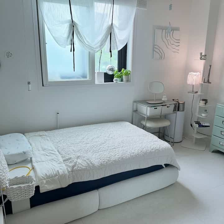 うまく成長するバジルと
死んでいく私… ⭐️

いいえ、なんだか寒さは本当にうまくいきません。
コロナだった… 。初めてかかります。
昨日は全室全部裏返して筋肉痛があると思いましたｗｗｗｗｗｗｗｗｗ
걍の首輪に身を包んだ…

コロナに気をつけて… ☆  #바질 #바질키우기 #미러볼 #작은방 #작은방꾸미기 #3평방 #3평방인테리어 #화이트인테리어 #쇠테리어