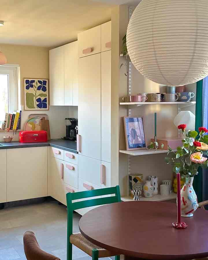 <p data-start="64" data-end="161">A kitchen where colors meet coziness — every corner tells a story ☕🌸<br data-start="133" data-end="136">
Credit @anna.im.quadrat</p>
<p data-start="163" data-end="209">#ColorfulKitchen #HomeInspiration #CozyVibes</p>