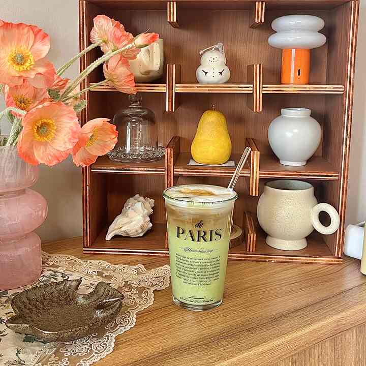 #예쁜템최고야 4 #콘수프기록

The Maman Orb glass cup
is generously sized,
so it's perfect for filling it with ice and enjoying summer drinks💚
Matcha Cafe Latte is so delicious!!

#HomeCafe #홈카페존 #홈카페인테리어 #말차라떼 #컵선반 #우드컵선반 #우드수납장 #수납장 #선반 #일광전구 #일광전구스노우맨 #인소일 #머그컵 #과일오브제 #지점토오브제 #양귀비조화 #화병 #누누 #누누컵 #멀티탭 #큐브멀티탭