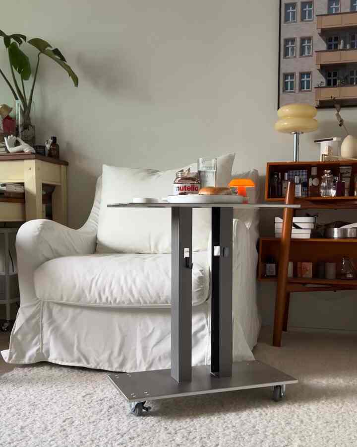 Perhaps because I love nooks and cozy spaces, I enjoy squatting on the one-seater sofa in the corner of my room. It's a sofa that's so comfortable and cozy that it's hard to get up once you settle in. Let's stay together for a long time. 🛋️

#CornSoupRecord #예쁜템최고야 #시크릿챌린지 #1인용가구 #소파 #패브릭소파 #집스타그램 #맞팔 #일상 #리뷰 #쇼파 #까사미아 #셀프인테리어달인 #주택 #집꾸미기 #홈카페 #가구 #홈스타일링 #데스크테리어족 #트롤리 #집꾸미기 #오늘우리집 #기록