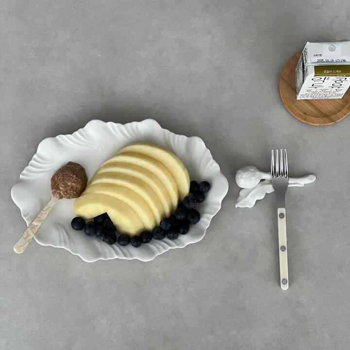 🍎🫐🫛🥜
リンゴのアーモンドバター
ブルーベリーの薬豆豆乳

朝ごはん食べる習慣が良いからといって努力中ですが簡単ではありませんね🥹
やはり健康に良い習慣は難しいですㅎㅎㅎㅎㅎㅎㅎ


＃素敵なテムベスト3 ＃サブコレクター＃朝の食事＃朝のメニュー＃朝のルーチン＃朝のご飯 