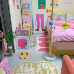 사진 제목은 
🎀 컬러 덕후라고 적고 싶었는데 핑크 덕후가 되어버린 방 🎀
으로 하겠습니다 
러그, 포스터, 거울, 액자, 침구, 엽서, 선반까지 나이가 들어도 핑크는 좋은걸요,,,, ❣️
가을 침실 무드는 또 다른 컬러로 꾸며볼게요 ʕ⌯ ́･ᴗ･ ̀⌯ʔ
#침실인테리어 #침실 #핑크인테리어 #침구 #컬러인테리어 #침구추천 #침실꾸미기 #러그 #포스토액자 #뚜누 #행거 #침대프레임 