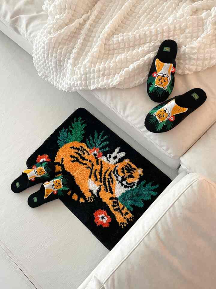 ＃かわいいテム最高です＃コンスープ記録 
ウィグルウィグルタイガースリッパ🐯
可愛すぎる！

先日、本家の家族と 
お姉さん夫婦が家に遊びに来て
兄がくれたかわいいプレゼントです🎁

私の好みの狙撃は正しく🐯
漁興漁興！タイガーオーラが湧き出る！🔥

＃コミュニケーション＃コミュニケーション＃コミュニケーション＃コミュニケーション
＃スリッパ＃ウィグウィグル＃タイガー＃タイガー
#タイガースリッパ #ブラックスリッパ
＃家の贈り物＃家の贈り物のおすすめ
＃層間騒音スリッパ＃ホワイト布団
＃ホワイトブランケット＃クラウドブランケット＃ホワイトウッド
＃ブラックエンホワイト＃バルマット＃タイガーバルマット
#ミニラグ #マット 