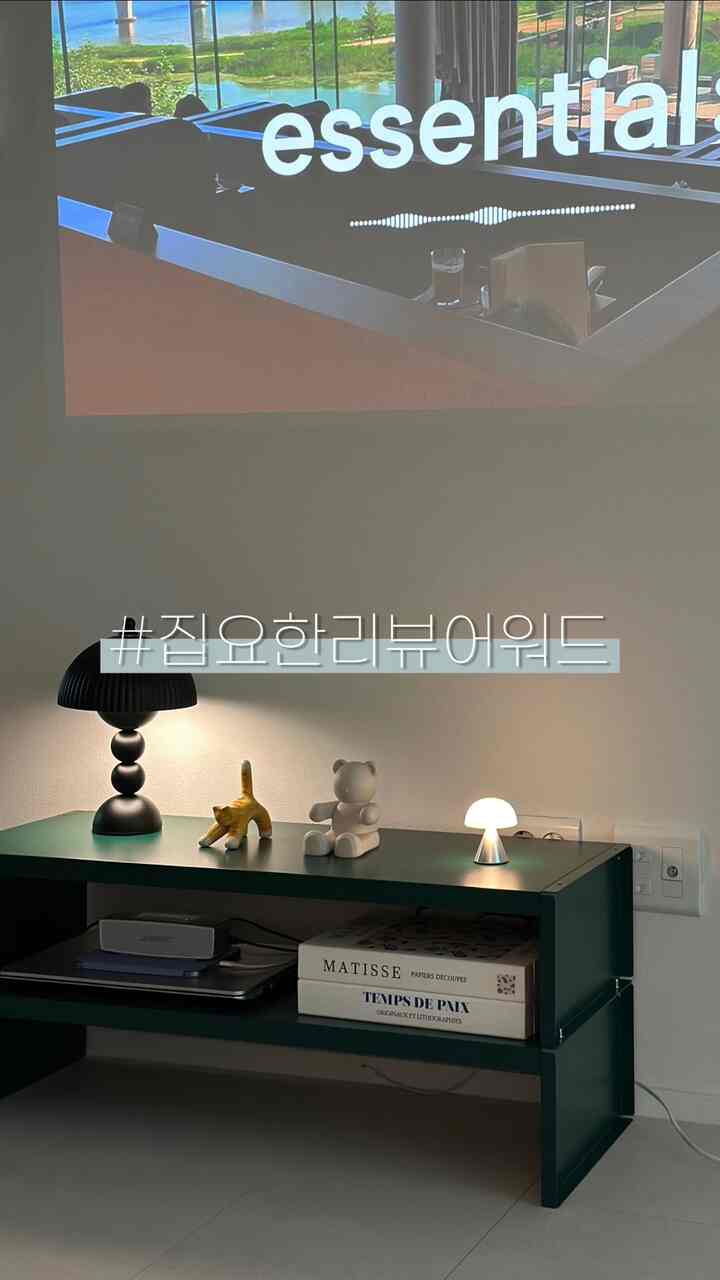 #집요한리뷰어워드

Rarerow Four Stacking Shelf

Satisfaction ⭐️⭐️⭐️⭐️⭐️

I'm usually a huge fan of modular furniture that can be used in a variety of ways, and in that sense, I really like Rarerow furniture. The only obstacle is the price... But I'm so excited to get the Four Stacking Shelf I've been eyeing during this sale. It arrived and I assembled it in 10 minutes and started adding various objects, and it looks so pretty no matter what I put on it. I've arranged it like this for now, and I'm so excited to see how I can rearrange it in the future.

Utility ⭐️⭐️⭐️⭐️⭐️
This is incredibly versatile! From a shoe rack to a shelf to a bookshelf, the possibilities are endless.

Design ⭐️⭐️⭐️⭐️⭐️
The design was pretty, but it's even prettier in person! The clean, minimalist design is a must-have.

Price ⭐️⭐️⭐️⭐️
The only downside was the price...! But I'm so glad I got it on sale, haha.

I didn't really notice any downsides... When I first unboxed it, I was a little surprised that there weren't any assembly instructions. Of course, you can assemble it quickly by looking at the sales page or YouTube, but it would have been nice to have a small set of instructions!

#RareRow #포스태킹쉘프 #모듈가구 #가변가구 #가구추천
#Home Decor #인테리어가구 #선반인테리어 #책장인테리어 #홈스타일링 #미니멀인테리어 #모듈선반 #모듈선반추천 #홈데코 #집꾸템