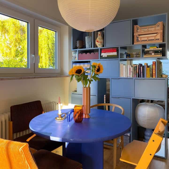 <p data-start="0" data-end="93">✨ Cozy corners, vibrant colors, and sunny vibes 🌻<br data-start="50" data-end="53">
Perfect mornings start right here 🌿☀️</p>
<p data-start="95" data-end="121">Credit: @anna.im.quadrat</p>
<p data-start="123" data-end="164" data-is-last-node="" data-is-only-node="">#HomeVibes #ColorfulLiving #CozyCorners</p>