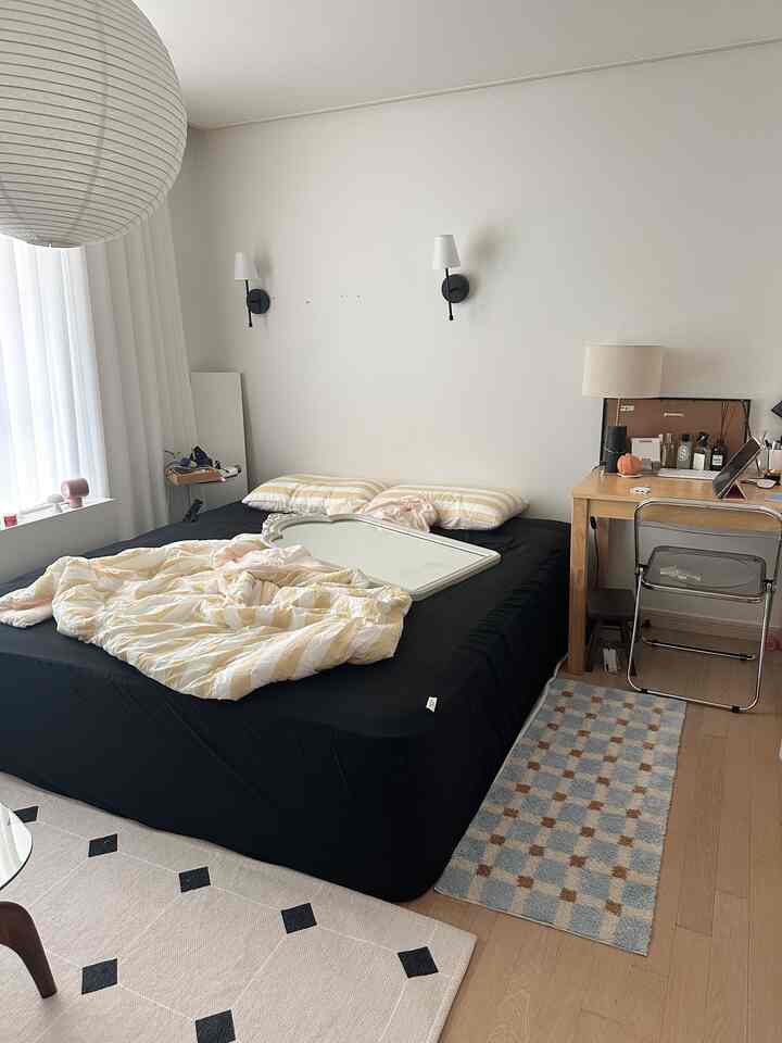 #집에서제일바빠  #침실구조 #구조변경 #리튼 #도어매트 #리튼러그 #침실꾸미기 #안방꾸미기 #헤이조명 #hay조명 #haydesign 