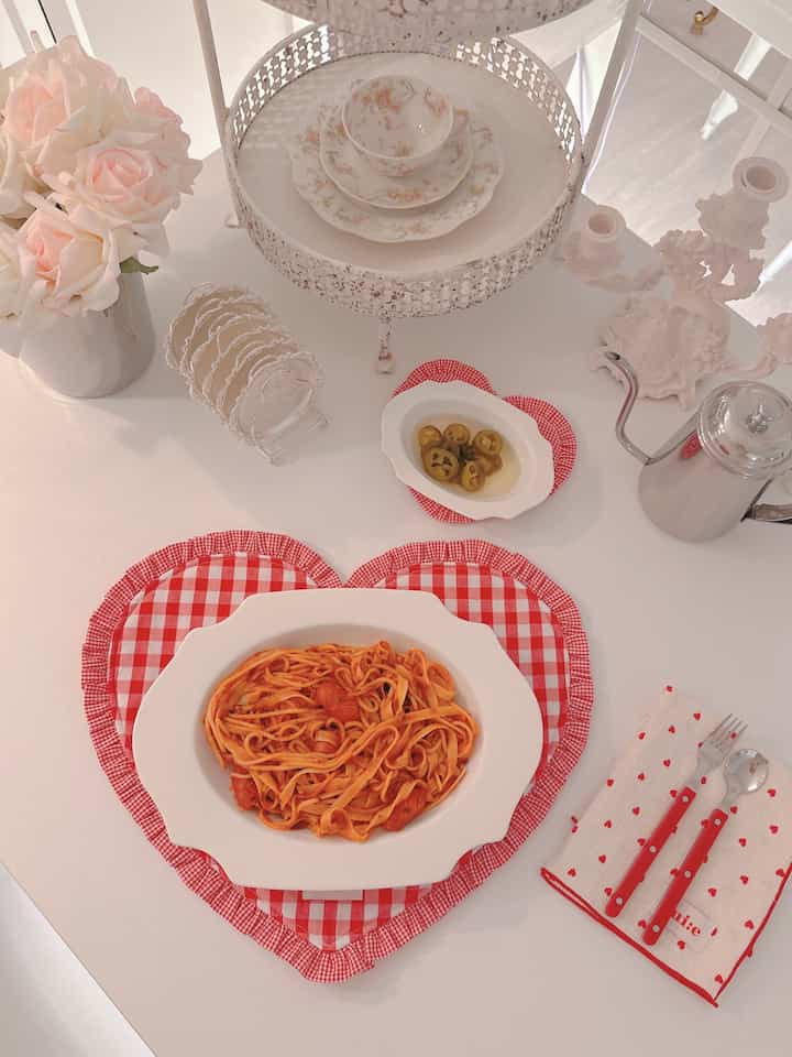 ＃コンスープ記録＃オーホームストア＃パスタ

最近パスタがおいしいのでよく食べます〜
やっぱり2人分して、ソーセージも入れてお腹いっぱいよく食べました～😊😊😊



＃キッチンクロス＃ハート＃チェック
#フレンチインテリア #ホワイトインテリア 
＃赤＃赤＃ハートテム
＃七七執事＃執事 
＃かわいいボウル＃テーブルマット＃かわいいキッチン
＃かわいいテム＃かわいらしいサムテム＃パスタ皿＃パスタボウル
#ディナーディッシュ
＃チコースター＃ソースボール＃週末ブランチ
