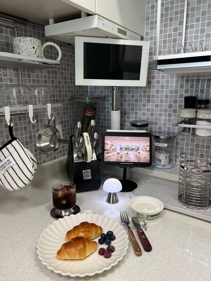 short form carousel card thumbnail