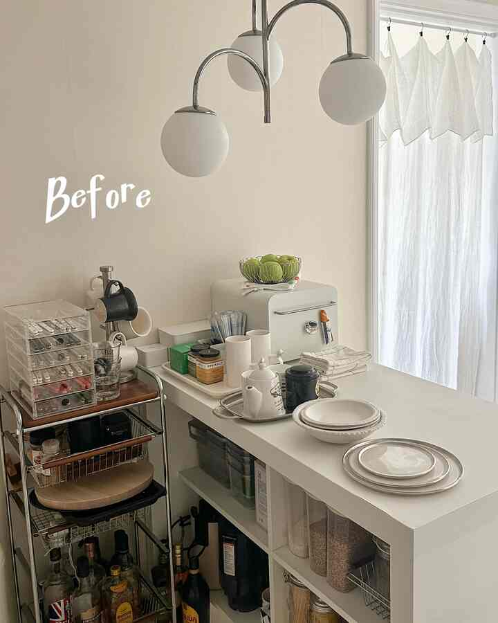 Mini Home Cafe Before & After🤍

I wanted to fill up the empty wall in my kitchen,
so I debated a hundred times whether to install shelves or a rod, and finally settled on a kitchen rack.✌🏻

I was worried the white stainless steel kitchen rack might look odd, but the clean finish eliminates the risk of hand injury.

I love how clean and bright it looks🥹

I chose it for its interior design,
but it holds a lot of frequently used dishes and cups, so it's perfect👍🏻

My kitchen barely gets any light,
but here's a shot of my home cafe savings account, captured by a ray of afternoon light streaming in from the next room. It's so cute🤧

The storage next to the island still looks a bit messy, but I'll be organizing and transforming it soon.💫

#NewNewTable #주방 #작은주방 #작은주방인테리어 #작은주방꾸미기 #아일랜드식탁 #아일랜드 #아일랜드수납장 #키친랙 #키친랙인테리어 #홈카페인테리어 #홈카페 #홈카페수납장 #홈카페꾸미기