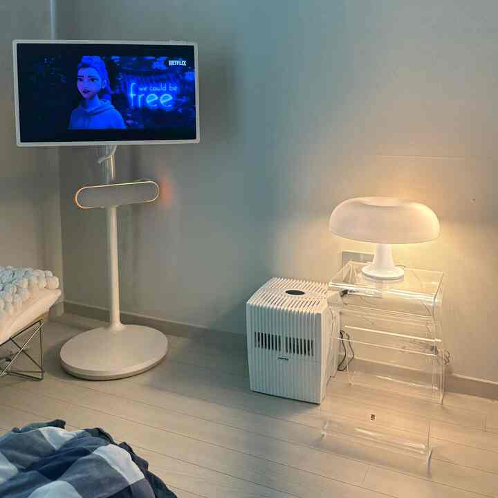 🌙一日の休息と安息の入った寝室のインテリア✨

寝室は単に寝る空間ではなく、
一日の疲れを下ろして心まで快適になる私だけの休憩所です。
柔らかな照明とふわふわの寝具、丁寧に選んだカラートーンが調和したら
家の中で最も居心地の良い安定した空間に仕上がっています。

✔ ふわふわで快適なムード
✔ 休息と癒しが共存する空間
✔自分だけの感覚を込めたデザイン

今夜は寝室で完全に私に集中してリラックスしてください。 🖤


＃寝室のインテリア＃ホームスターグラム＃休憩スペース＃居心地の良い家＃ホームデコ＃インテリアグラム＃家の飾り 