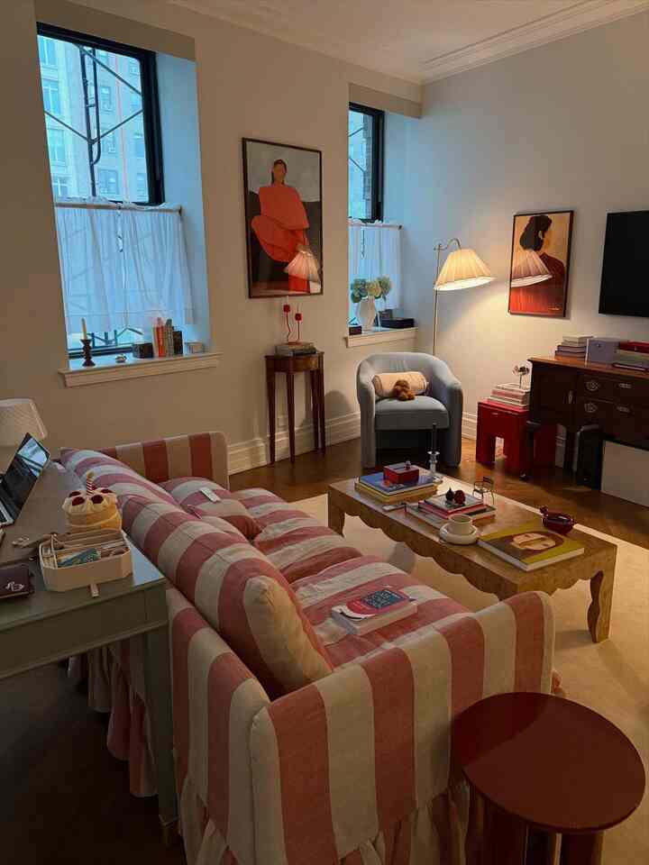 Soft light, warm tones, and a space that feels like a hug💕

Credit:@sophie.pav
#CozyInterior #HomeMood #WarmGlow #DesignInspo