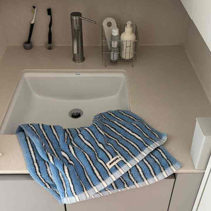 #콘수프기록 #콘수프기록집 #예쁜템최고야 
I really recommend the Kotona Towel🖤
Why are there so many colors? 🫶🏽

#Duplex Officetel #복층 #욕실 #욕실용품 #욕실꾸미기