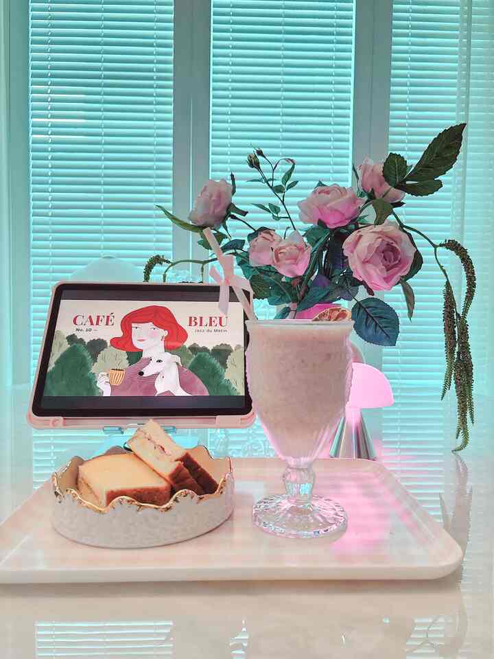 ＃オーホームストア＃ホームブランチ＃ホームカフェ＃コンスープ記録集
最近、ペニスとつながっているアイザックトーストとプルーンスムージーでサンコム甘いホームブランチタイム^^

プルーン25％、プルーン濃縮液3.964％含有でプルーン風味でいっぱいのさわやかなベバーシティプラムスムージーとベバーシティヨーグルトパウダー、
ミルクと氷をブレンダーに変えればとてもおいしい 
「プラムヨーグルトスムージー」完成です♡︎

サンコムなのでトーストランも越えていると言いながら、親指が親指をあげてくれますね◡̈

フルーティープラムスムージーにジャスミンティーバッグ1個を入れて暖かく 
プラムジスミンティーで楽しんでもいいとオススメしてくれて今夜は車でも飲んでみるべきです！
私の家のホームカフェを担当しているベバシティ
ベバシティはレシピが簡単で、自宅でもいつでも楽で簡単 
おいしいカフェドリンクを作って食べることができて本当にいいです（ღ’ᴗ‘ღ）
。
。
。
。
。
＃セミ企業＃ベバシティ＃bevecity＃プラムヨーグルトスムージー＃ベバシティマーケット＃プラムスムージー＃フルーティーザドゥースムージー＃プルーンベース＃ホームカフェ＃レシピおすすめ＃ホームカフェレシピ＃私たちの家ホームカフェ＃フレンチスタイル