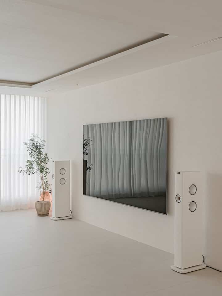 絶対音覚を失う
音楽鑑賞に本気であるBobura Bang＆Olpson Sonners Faber
ブルートゥーススピーカーのアクティブエンドプレート王というkef定着中
きれいで音質壮大で大切
#プレミアムオブジェ
#kef

