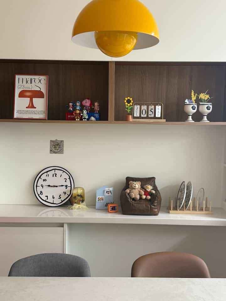 A space I'd like to introduce in my house
The kitchen table, the space I think I've decorated the best.
Eating here makes me so happy.
I need to decorate it even prettier ~💛

#Kitchen #주방꾸미기 #주방 #주방인테리어 #맞팔 #소통 #플래지어 #트위그뉴욕 #접시 #트위그뉴욕접시 #와인잔