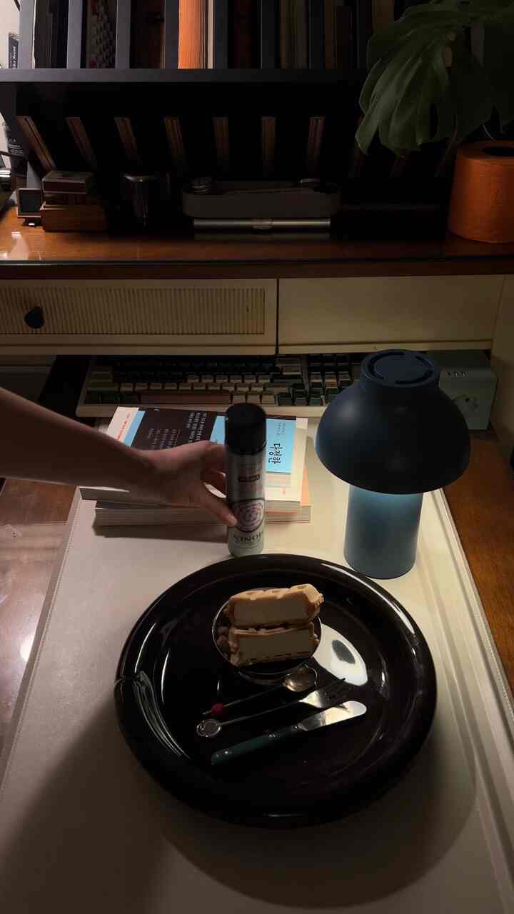 最近、ホームカフェメニューはシングルメニューに設定されています
飼い主の植栽によってパターンが変わるラテ、

自分だけの小さなアートに仕上がるラテは
完璧ではなくても厳しくできなかったラテアートの勝利感と激しい心まで加わる
台無しなアートは思い切って乱れても大丈夫 
ソースの味は十分に甘いから
気分によって変わるラテ一杯がラテアート成長日記とも同じで笑いが漏れる
#めちゃくちゃ大丈夫
#ラテアート
☕️🥗🍴🌮🍽️
＃コンスープ記録集 
