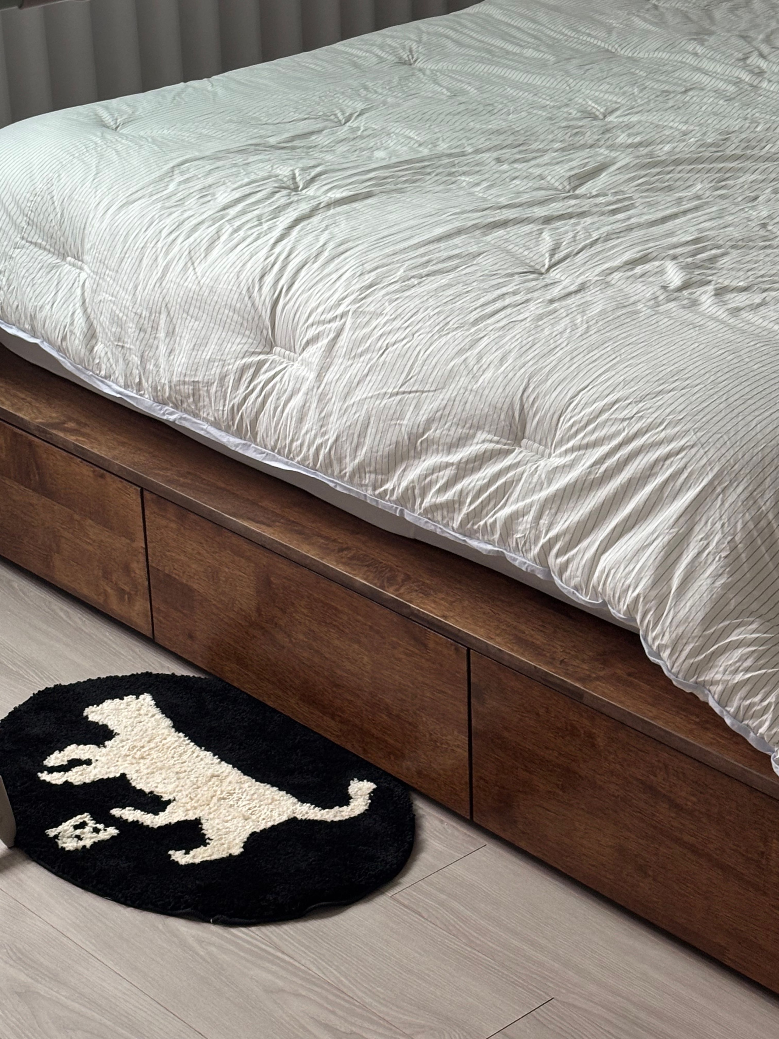 Elegant Cat Silhouette Accent Rug user photo