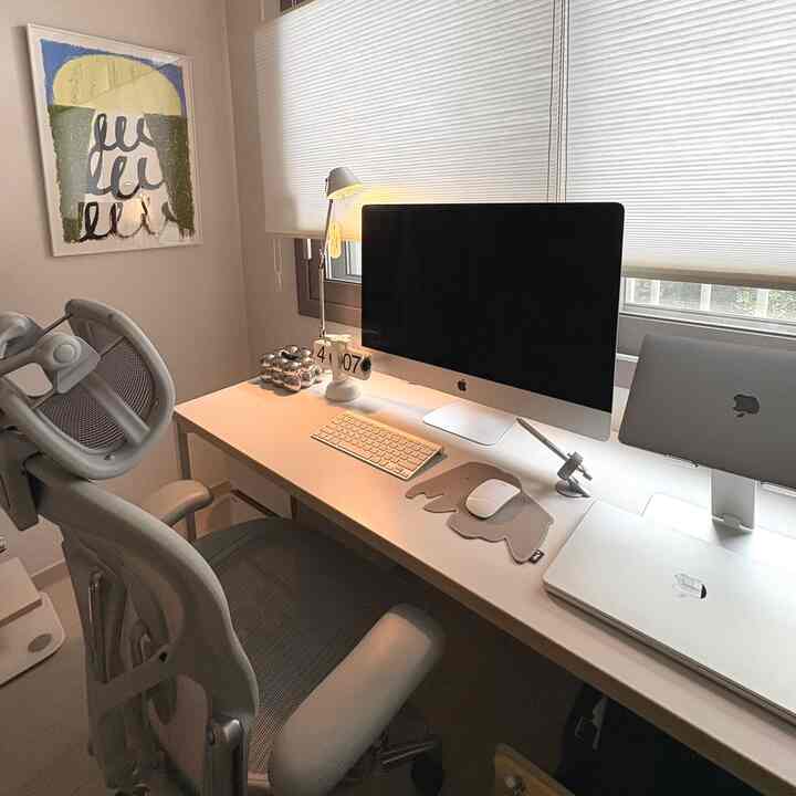 #콘수프기록 #콘수프기록집 #콘수푸기록 #맞팔  #허먼밀러 #개발자서재

📚✨  #책과함께 #분위기있는집 #interiordesign #homedecor #readingnook #cozyhome #책스타그램