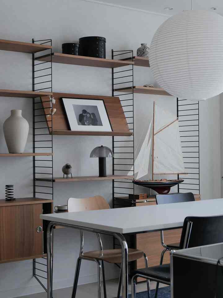 #최애브랜드인터뷰 #콘수프기록집

Merek favorit saya adalah String System dari String Furniture, yang membuat rumah saya tampak cantik.
Keunikannya adalah dapat dipasang di mana saja, sesuka Anda.
Saya menyukainya karena selalu membuat rumah saya tampak bergaya!
Saya akan menunjukkan ruang tamu saya yang didekorasi dengan String System.

#Taman Hari Ini #홈스타일링 #신혼집인테리어 #오늘의집 #오늘찾은취향 #집꾸미기 #신혼집 #신혼집꾸미기 #인테리어소품 #신혼집인테리어 #오늘의집 #20평대인테리어 #25평인테리어 #데스크테리어족 #거실인테리어 #맞팔 #이거살까요 #전국내방자랑 #이케아추천템