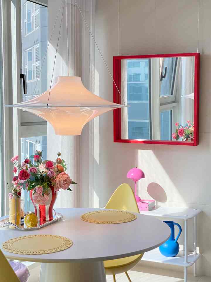 #콘수프기록집 #예쁜템최고야
Bagaimana bisa barang-barang cantik seperti itu disimpan di dalam laci...
Aku harus mengeluarkannya dan melihatnya setiap hari. Itu sopan terhadap desainer yang membuatnya. 🩵
#Bibi Termuda #스타우브 #토마토스타우브 #호박스타우브 #한샘아카이브 #한샘수납장 #플라워팟 #이케아거울 #마지스벽시계 #이노룩스로키 #프리츠한센 #드롭체어 #HAY #북유업인테리어 #컬러풀인테리어