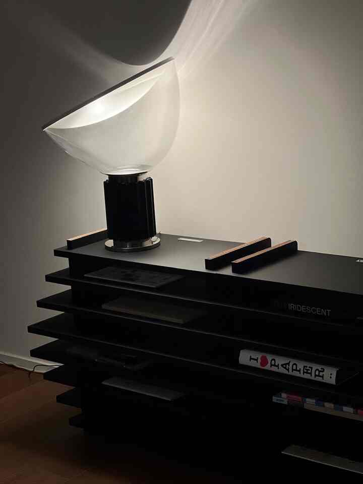 #FTC17기이야기 #우리집소개
The tuuk sideboard I've been thinking about for a while🖤
The moment I saw it in person, I was like, "Why did I hesitate?"
It's a perfect match with the Floss Tachia lighting✨

#FlossLighting #타치아 #플로스타치아 #tuuk
#Today'sHome #집꾸미기 #개새하우스 #집스타그램 
#OnlineHousewarming